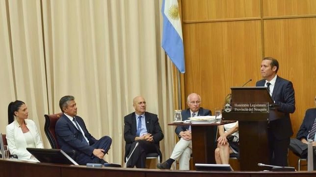 gutierrez emplazo a las petroleras que explotan vaca muerta a concretar inversiones