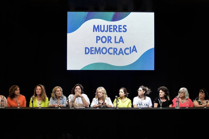 Un encuentro de Mujeres por la Democracia&nbsp; en La Pampa reunió a referencias de diversos ámbitos políticos y sociales para alertar sobre los daños de una victoria de Milei.&nbsp;