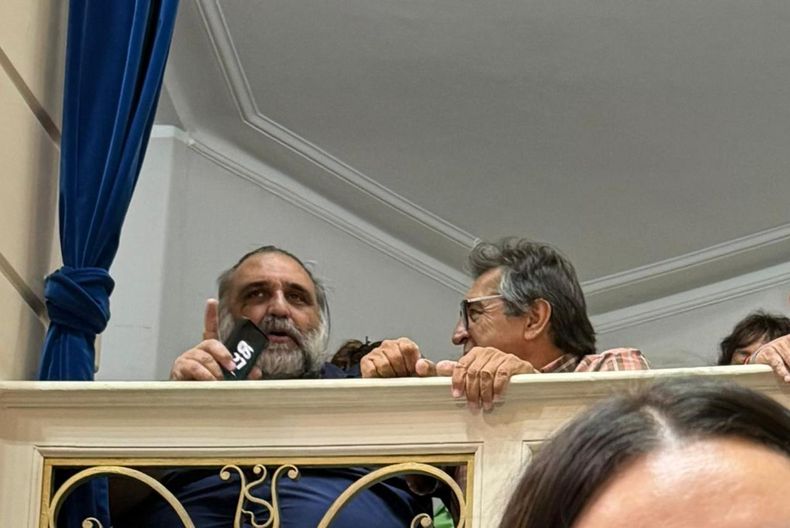 Baradel y Godoy en la Legislatura, presenciando el discurso de Axel Kicillof 