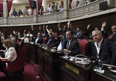 Un fondo con aportes de quienes ganen más de $60.000 para pagar sueldos de pymes