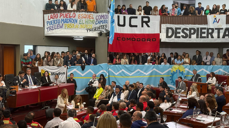 Ignacio Torres abrió sesiones en la Legislatura de Chubut. Foto: Mariano Izquierdo. 