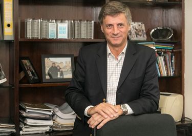 “Nos va a llevar muchos años volver a pensar en pesos”