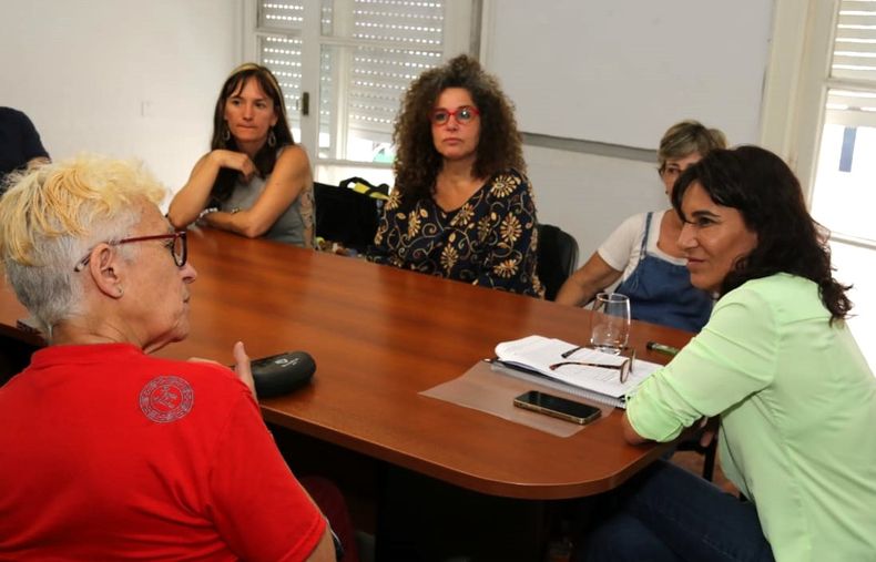 Natalia de la Sota con trabajadoras de la cultura en Córdoba.