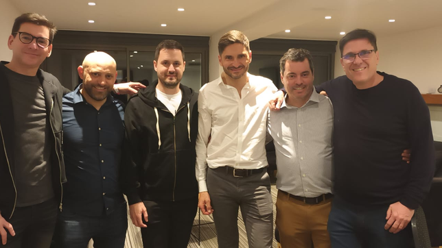 Maximiliano Pullaro y su grupo de compañeros, amigos y militantes de siempre.