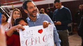 Denuncian en Salta el reparto de tablets del Enacom en un acto de campaña