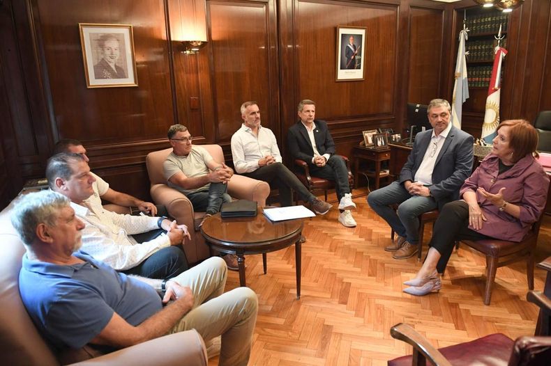El secretario de transporte recibió a Alejandra Vigo y autoridades municipales del este de Córdoba. La ruta 158, en la agenda de reclamos. La táctica que asoma.