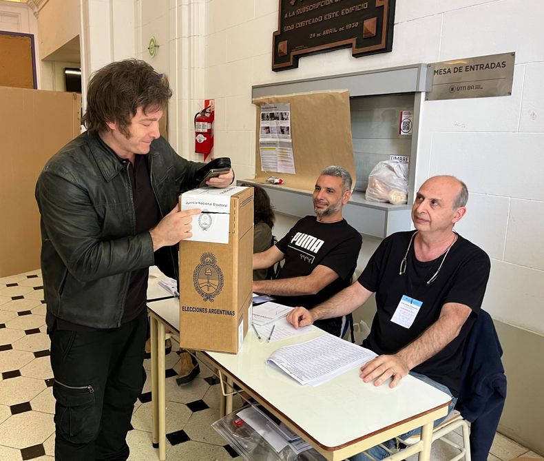 Javier Milei cuando emitió su voto en 2023.&nbsp;
