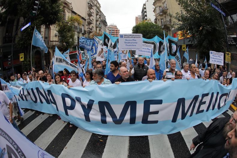 Pymes al borde de los despidos en la era Javier Milei