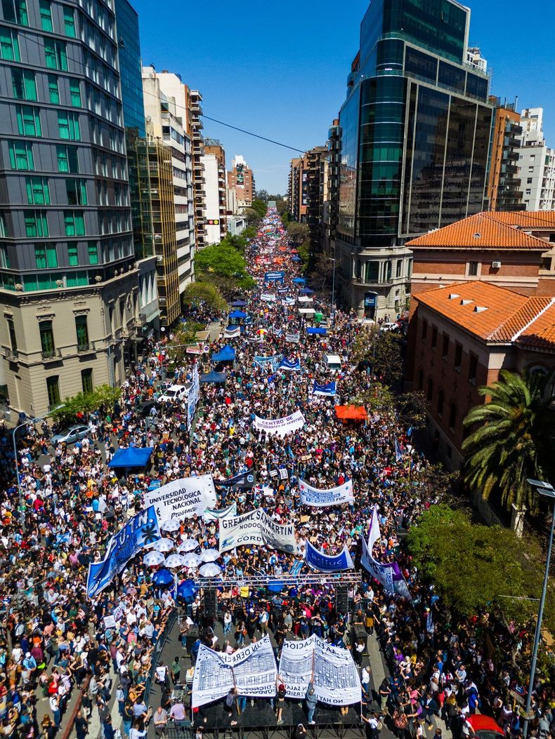 Unas 100.00 personas se movilizaron en Córdoba a favor de las universidades públicas.