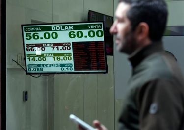 Tras el paquete Lacunza, el BCRA vendió menos y contuvo el dólar estable