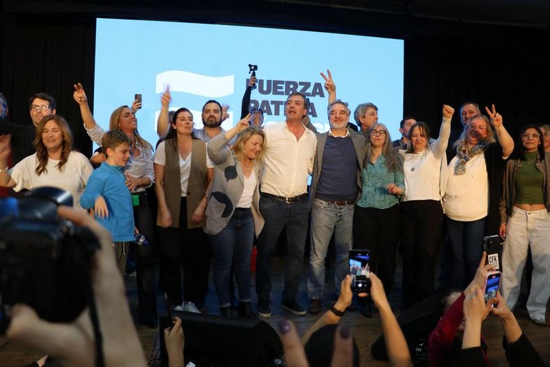 Acto de la lista Fuerza Patria el último viernes en Roca. El peronismo cerró filas bajo el concepto de la unidad. 