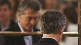 Macri capitula: impone un cepo al dólar y plazos para liquidar exportaciones