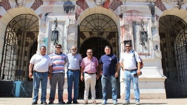 trabajadores despedidos de fanazul piden que vidal intervenga en el conflicto