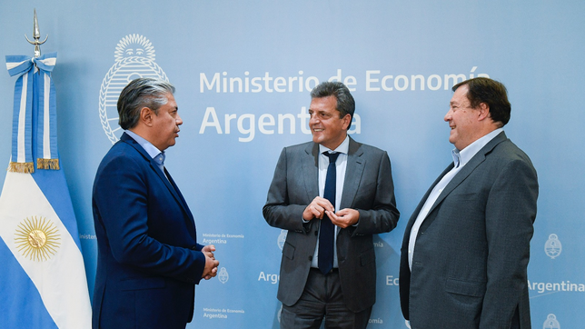 Alberto Weretilneck, Rolando Figueroa y Sergio Massa. Sociedad  política en la Patagonia.