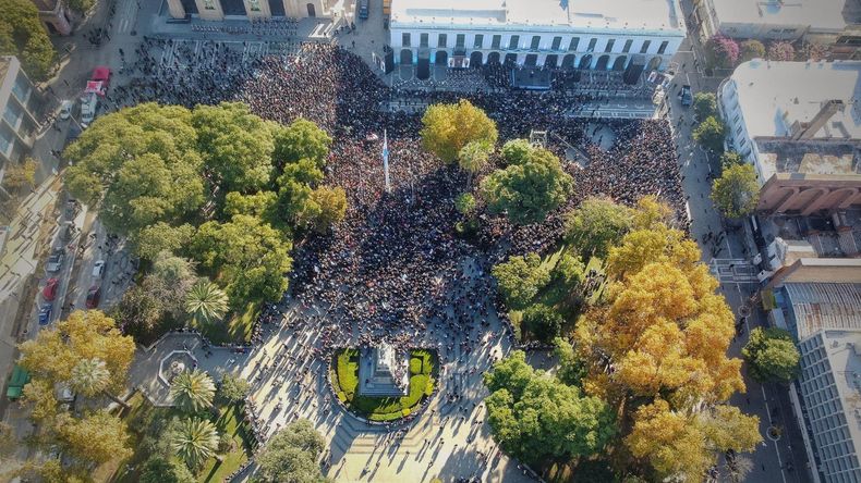 El Cabildo abierto de Javier Milei en la Plaza San Martín de Córdoba.  