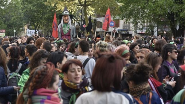 relato fotografico de la marea verde en la plata