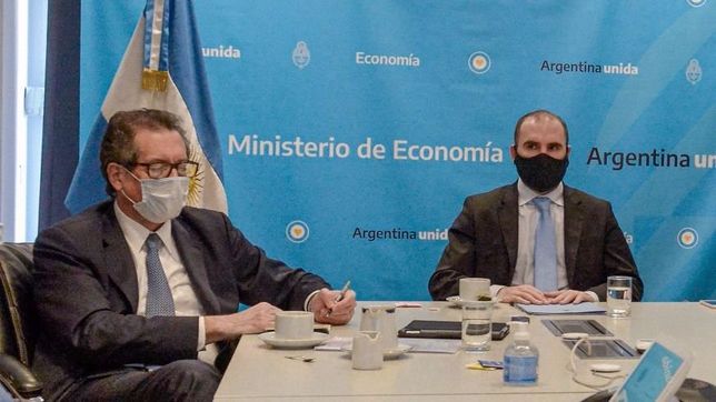 economistas piden un programa de estabilizacion para evitar una devaluacion