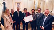 Javier Milei junto a gobernadores del Norte Grande tras la sanción de la ley Bases.&nbsp;