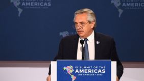 Con traje regional, Fernández habló por el eje bolivariano y criticó a EE.UU.