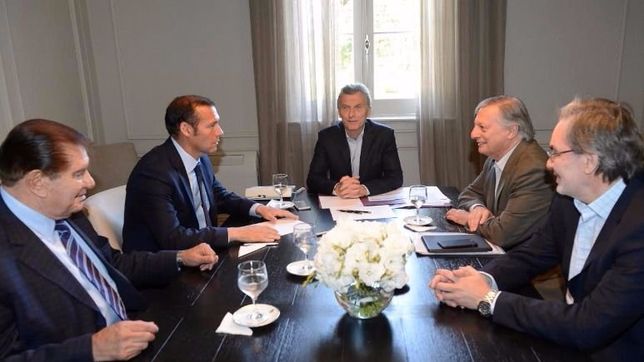 en plena crisis del sector, gutierrez viaja a un encuentro con empresarios petroleros