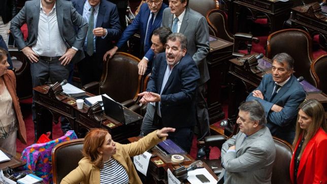 asi en el recinto como en la popular: choque y paralisis