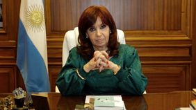 CFK habló con una imagen: señaló un título brutal de la tapa de Clarín