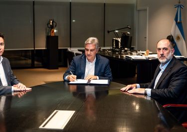 Manuel Calvo, Martín Llaryora y Guillermo Acosta anunciaron medidas de alivio para las familias de Córdoba