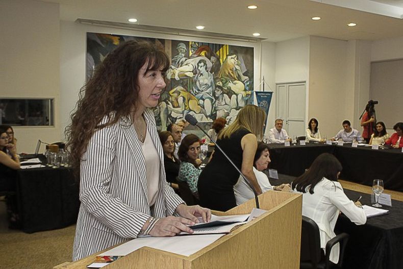 Laura Tarabella, decana de la Facultad de Humanidades y Ciencias, pica en punta para ser la futura rectora de la Universidad Nacional del Litoral de Santa Fe.
