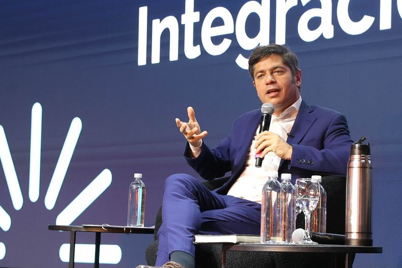 Axel Kicillof viaja a España: proyección, fotos y balance internacional