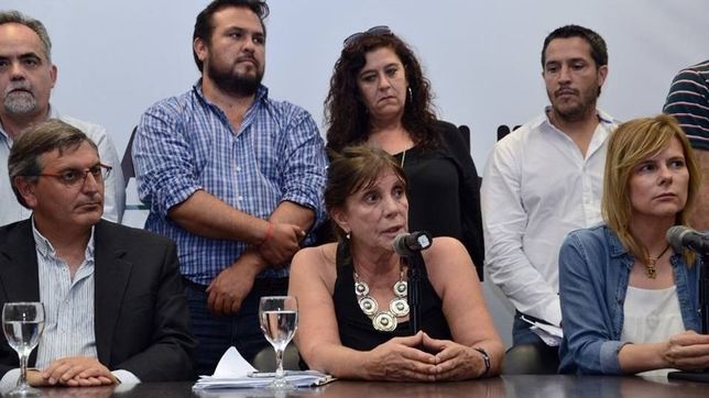 legisladores k denuncian que vidal despidio mas de mil estatales este fin de ano legisladores k denuncian que vidal despidio mas de mil estatales este fin de ano
