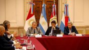 Maximiliano Pullaro, Rogelio Frigerio y Martín Llaryora, en la conferencia en la que le pidieron al gobierno que baje las retenciones.