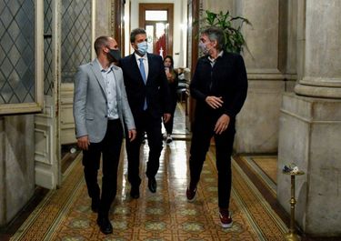 Con el FDT en llamas, Massa sale de escena y congela Diputados