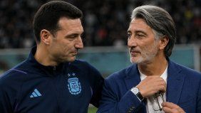 Lionel Scaloni y Murat Yakin, directores técnicos de Argentina y Suiza.&nbsp;