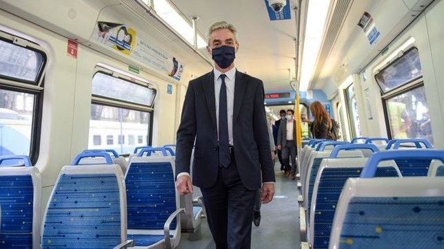 colectivos y trenes a marzo y torniquete al interior