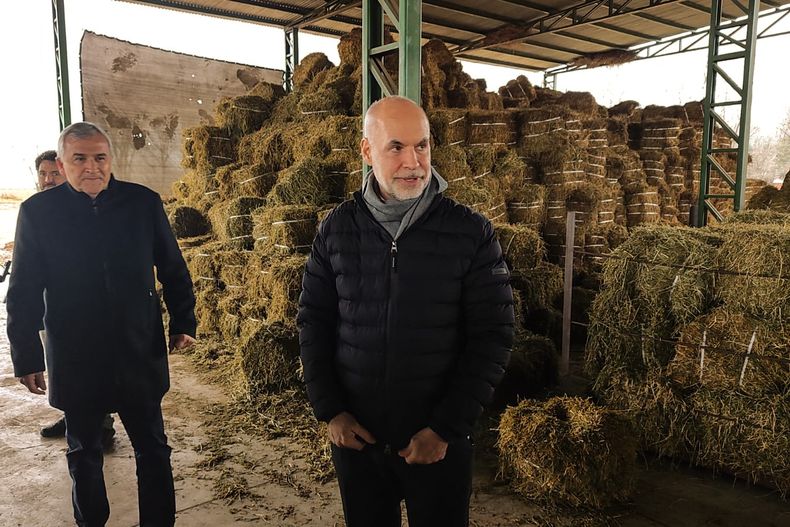 Larreta y Morales en el campo La Germana antes de los anuncios.