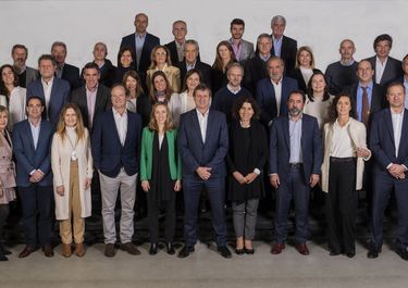 Presente negro, futuro luminoso: el Círculo Rojo se hace los rulos con una devalución en 2024