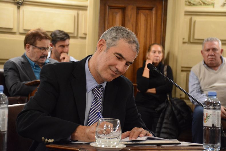 Carlitos Kaufmann en la banca que su padre ocupaba desde 2011.
