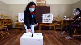 Perú, Ecuador y Bolivia votaron en calma y aún con resultado incierto