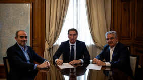 Diego Santilli con Raúl Jalil y Lule Menem.