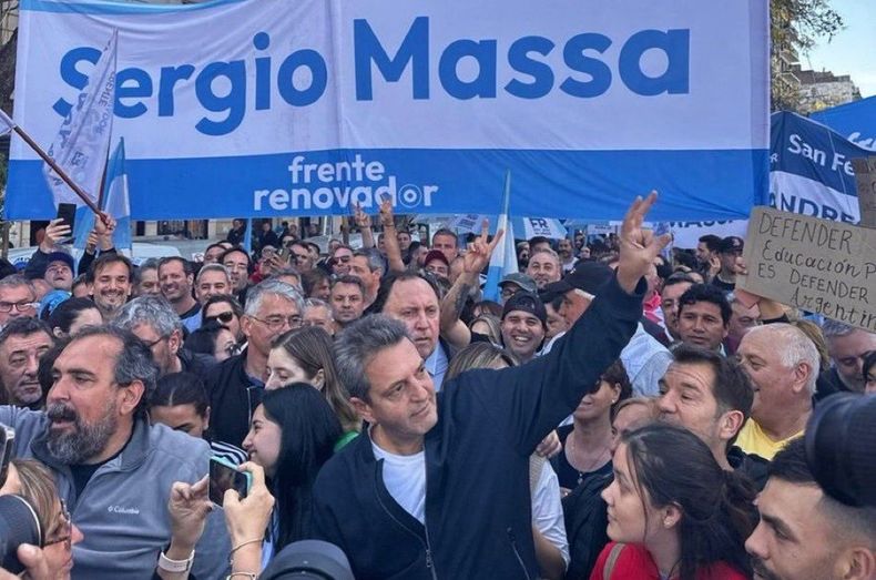 Sergio Massa, en la marcha por la universidades.