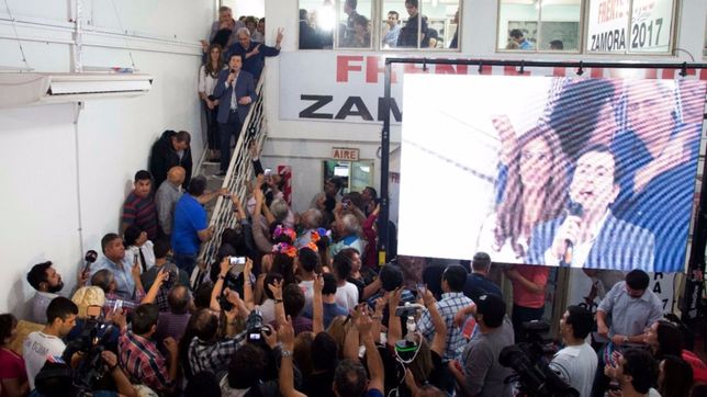 arraso zamora y fue electo otra vez gobernador de santiago