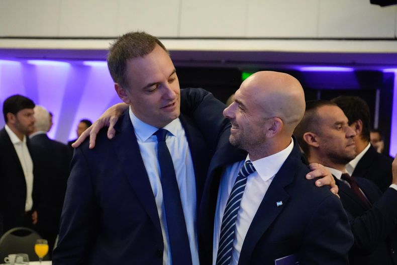 Franco Mogetta y Manuel Adorni.