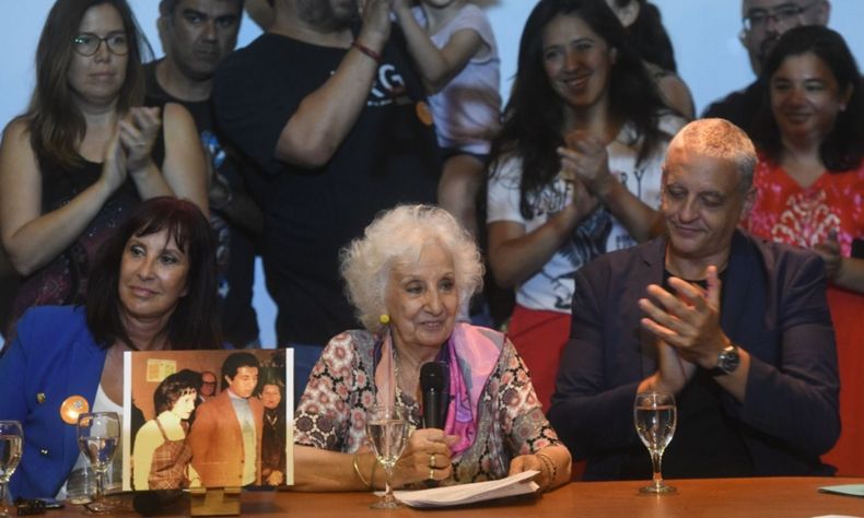 Abuelas de Plaza de Mayo Abuelas de Plaza de Mayo