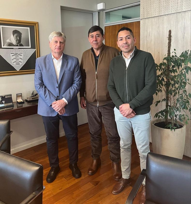 El gobernador de La Pampa Sergio Ziliotto; el sindicalista Marcelo Rucci y el intendente Leonel Monsalve, aliados para que salga el proyecto licitatorio de Medanito: meten presión por todos lados.