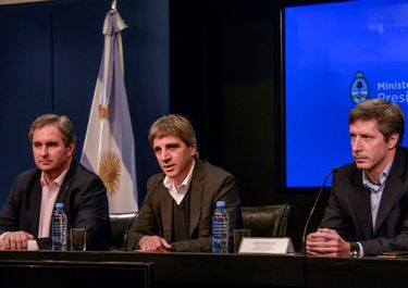 Para Caputo, el acuerdo cubre financiamiento hasta fin de 2019 y “más también”
