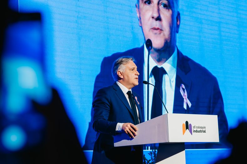 Martín Llaryora durante su exposición en el Coloquio de la Unión Industrial de Córdoba