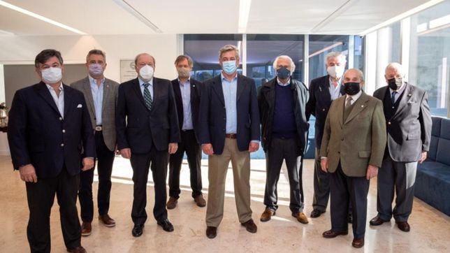 la cintura del presidente de la sociedad rural para cerrar la grieta interna