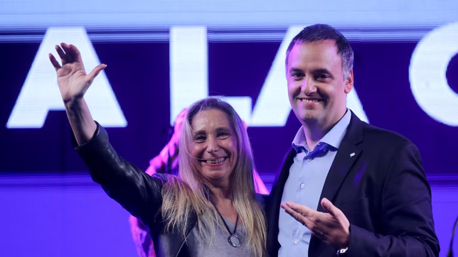 Manuel Adorni y Karina Milei podrían llegar a la Patagonia esta semana.