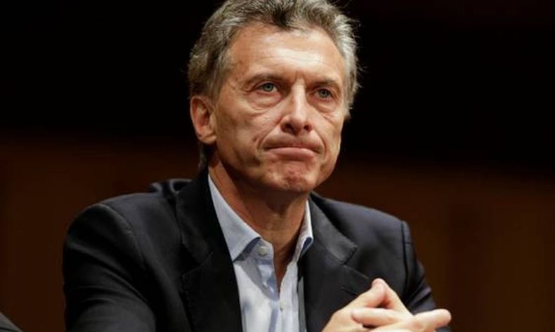 Macri serio