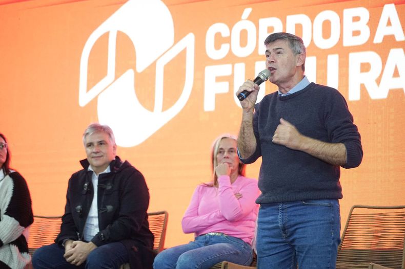 Daniel Passerini junto a Martín Llaryora en un acto.&nbsp;